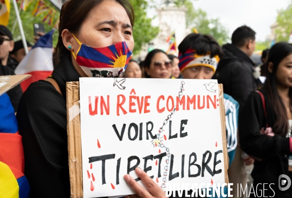 Visite du président chinois à Paris : Les Tibétains manifestent contre l occupation chinoise.