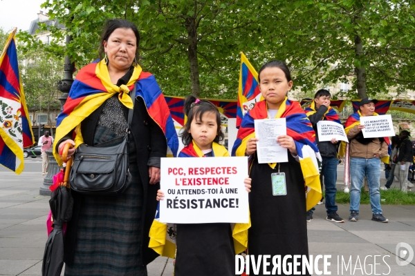 Visite du président chinois à Paris : Les Tibétains manifestent contre l occupation chinoise.