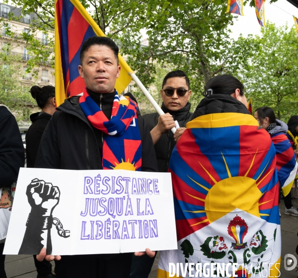 Visite du président chinois à Paris : Les Tibétains manifestent contre l occupation chinoise.
