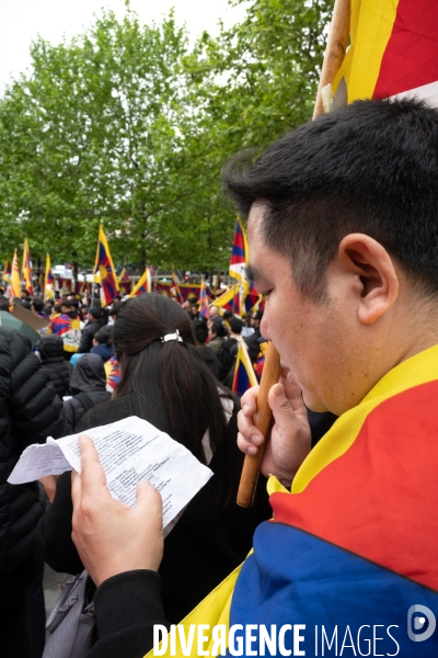 Visite du président chinois à Paris : Les Tibétains manifestent contre l occupation chinoise.