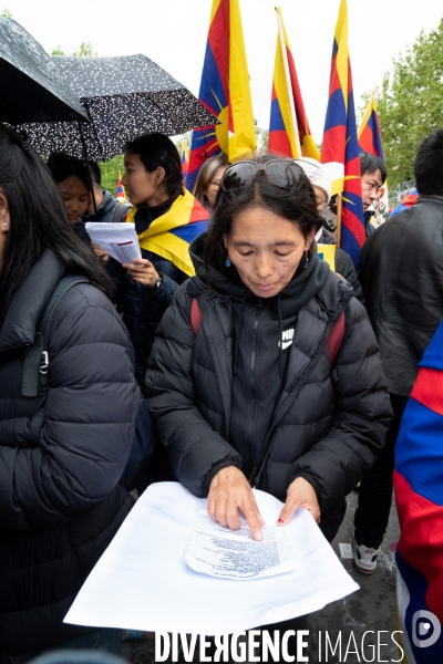 Visite du président chinois à Paris : Les Tibétains manifestent contre l occupation chinoise.