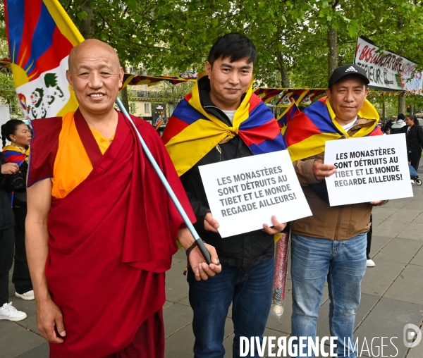 Visite du président chinois à Paris : Les Tibétains manifestent contre l occupation chinoise.