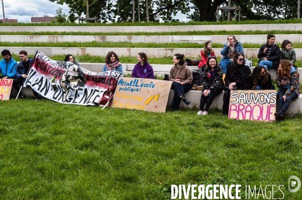 Les enseignants de Seine-Saint-Denis manifestent.