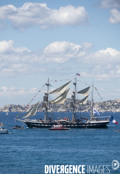 Arrivée de la flamme olympique à Marseille