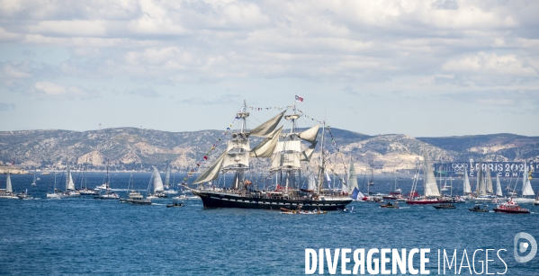 Arrivée de la flamme olympique à Marseille