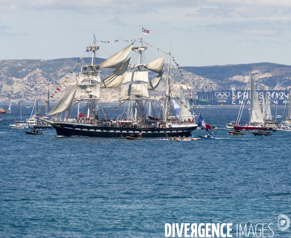 Arrivée de la flamme olympique à Marseille
