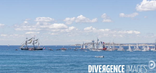 Arrivée de la flamme olympique à Marseille