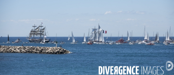 Arrivée de la flamme olympique à Marseille