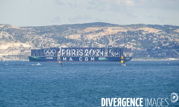 Arrivée de la flamme olympique à Marseille
