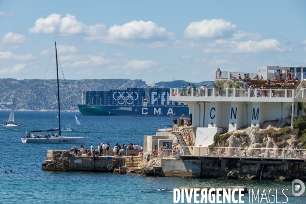 Arrivee de la flamme olympique à Marseille
