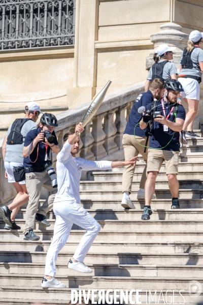Arrivée de la flamme olympique à Marseille