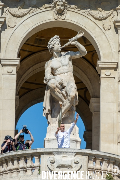 Arrivée de la flamme olympique à Marseille