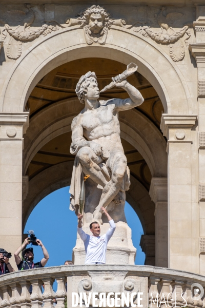 Arrivée de la flamme olympique à Marseille