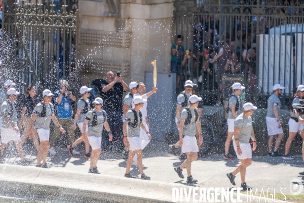 Arrivée de la flamme olympique à Marseille