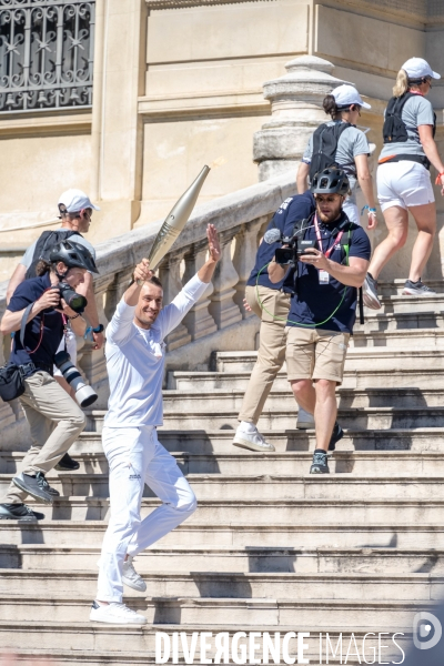 Arrivée de la flamme olympique à Marseille