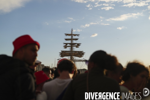 Arrivée de la flamme à Marseille