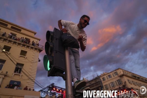 Arrivée de la flamme à Marseille