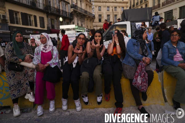 Arrivée de la flamme à Marseille