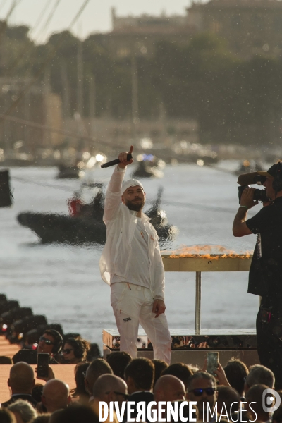 Arrivée de la flamme à Marseille