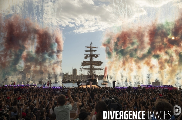 Arrivée de la flamme à Marseille