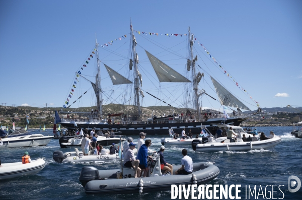 Arrivée de la flamme à Marseille