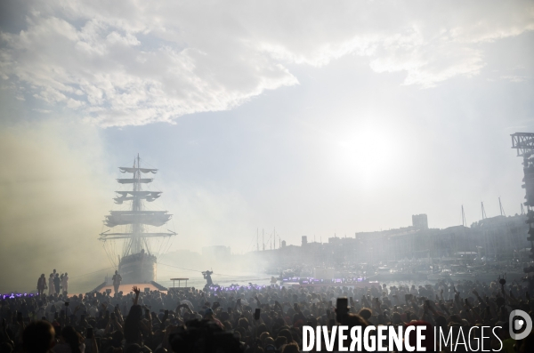 Arrivée de la flamme à Marseille