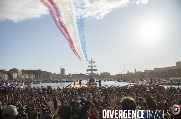 Arrivée de la flamme à Marseille