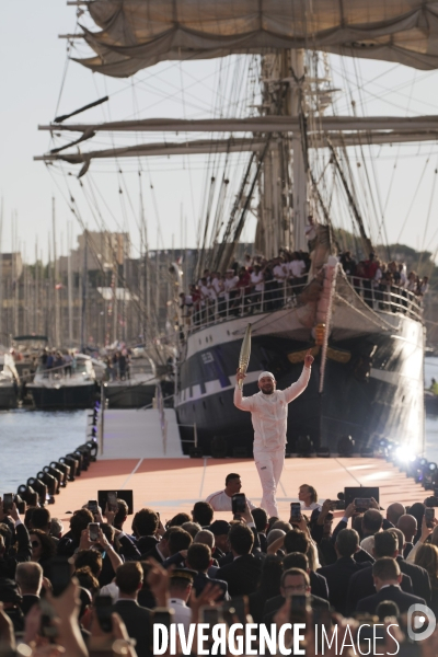 Arrivée de la flamme à Marseille