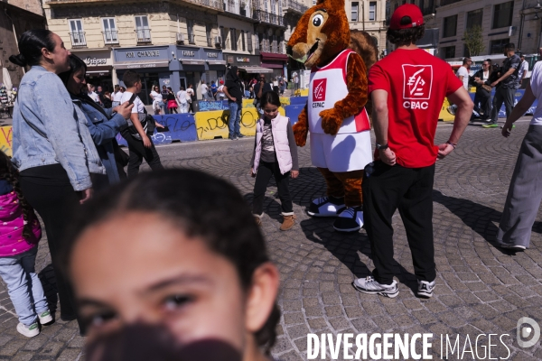 Arrivée de la flamme à Marseille