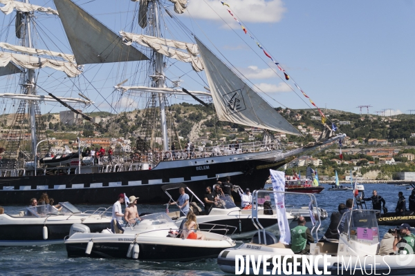 Arrivée de la flamme à Marseille