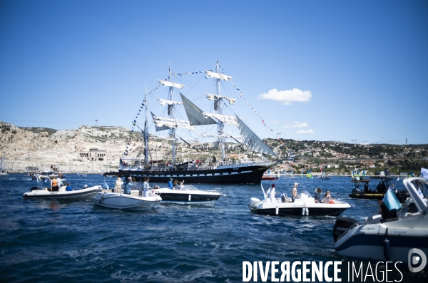 Arrivée de la flamme à Marseille