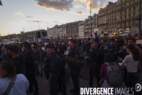 Arrivée de la flamme à Marseille