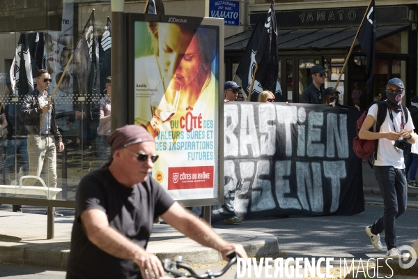 Ultradroite , manifestation « Comité du 9-mai »Construction