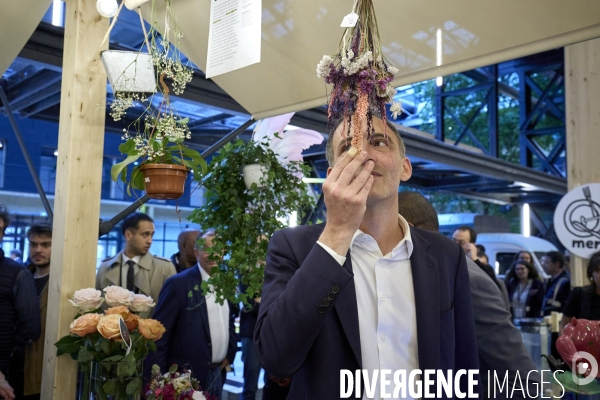Raphaël Glucksmann  en visite à Saint Ouen