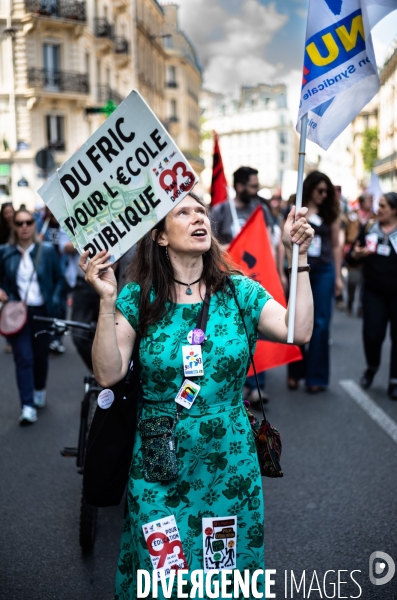 Manifestation contre « le choc des savoirs ».
