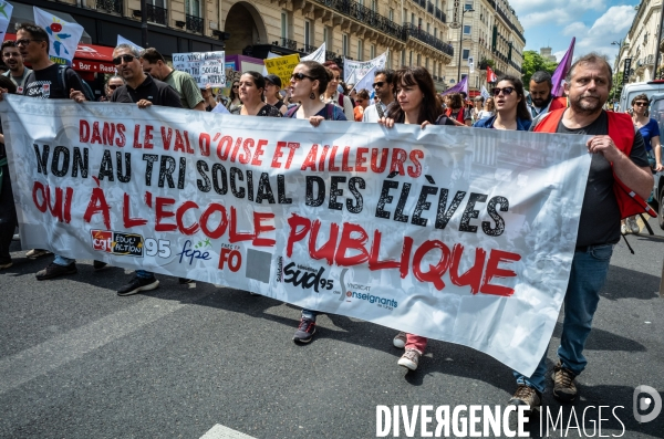 Manifestation contre « le choc des savoirs ».