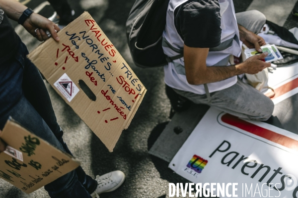 Manifestation de l education nationale contre  le choc de savoirs 