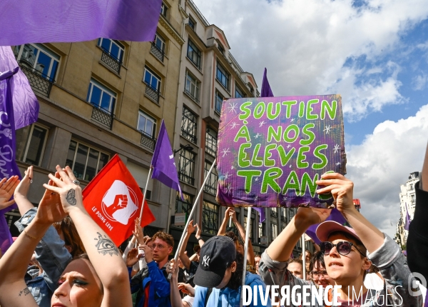Manifestation contre la transphobie et le projet de loi LR sur la transidentité des mineurs, le 27 mai à Paris.