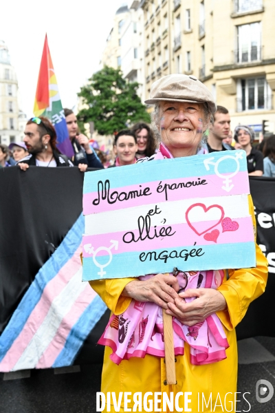 Manifestation contre la transphobie et le projet de loi LR sur la transidentité des mineurs, le 27 mai à Paris.
