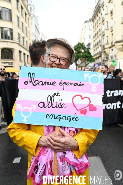 Manifestation contre la transphobie et le projet de loi LR sur la transidentité des mineurs, le 27 mai à Paris.