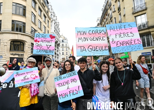 Manifestation contre la transphobie et le projet de loi LR sur la transidentité des mineurs, le 27 mai à Paris.