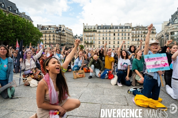 Manifestation contre la transphobie et le projet de loi LR sur la transidentité des mineurs, le 27 mai à Paris.