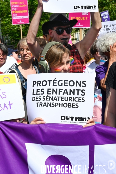 Manifestation contre la transphobie et le projet de loi LR sur la transidentité des mineurs, le 27 mai à Paris.
