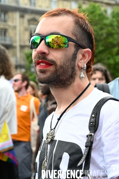Manifestation contre la transphobie et le projet de loi LR sur la transidentité des mineurs, le 27 mai à Paris.
