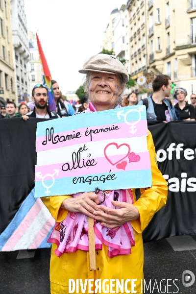Manifestation contre la transphobie et le projet de loi LR sur la transidentité des mineurs, le 27 mai à Paris.