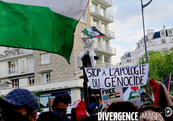 Manifestation devant le siege de TF1 avant une interview de Benjamin Netanyahu sur LCI