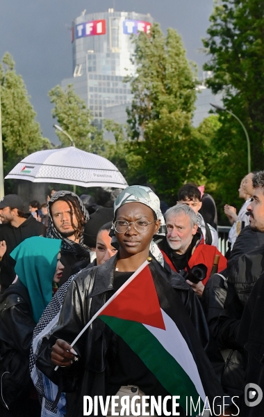 Manifestation devant le siege de TF1 avant une interview de Benjamin Netanyahu sur LCI