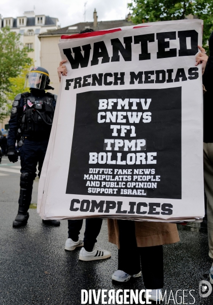 Manifestation devant le siege de TF1 avant une interview de Benjamin Netanyahu sur LCI