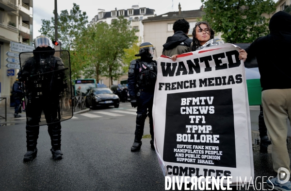 Manifestation devant le siege de TF1 avant une interview de Benjamin Netanyahu sur LCI