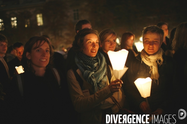 CHEMIN DE LUMIERE. Veillée et procession à travers Paris à l occasion de la premiere visite du Pape Benoit XVI